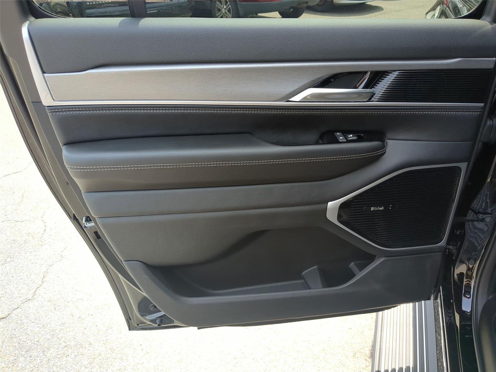 New 2026 High Gloss Black Exterior Paint Jeep Limited Altitude image 26