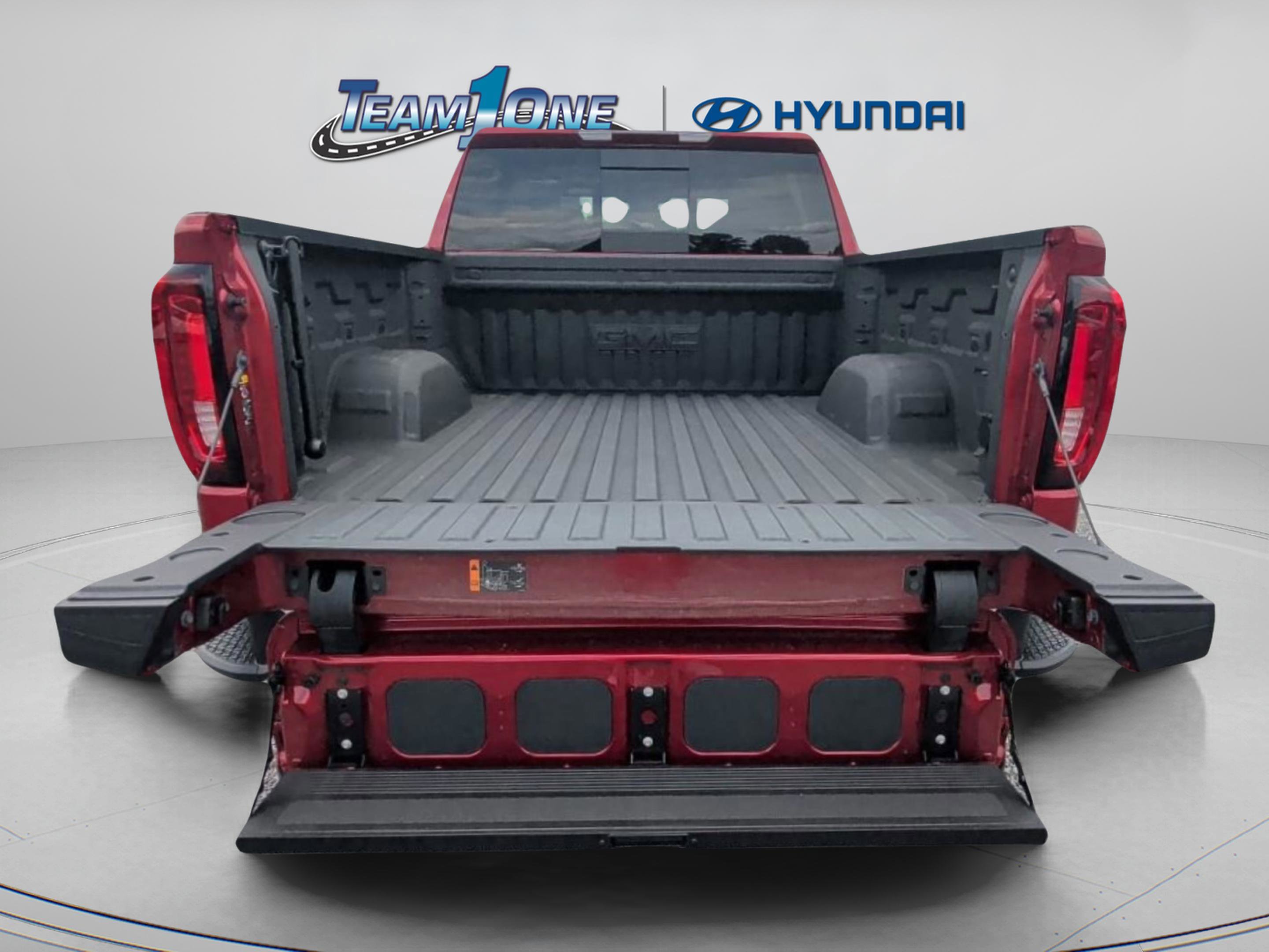 Used 2025 Volcanic Red Tintcoat GMC SLT image 17