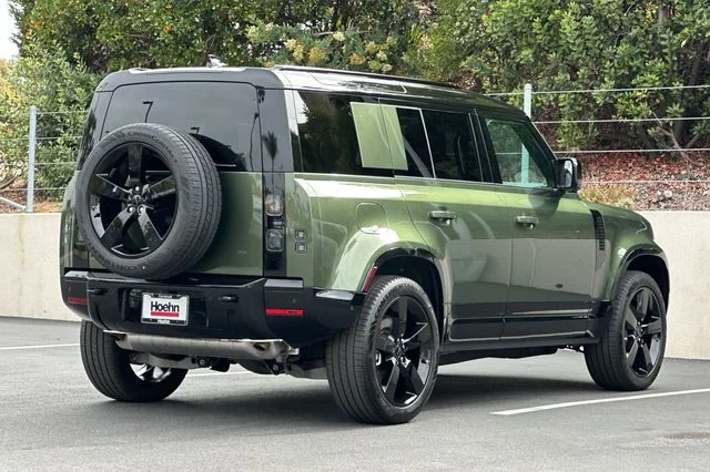 New 2026 Woolstone Green Land Rover X-Dynamic SE image 5