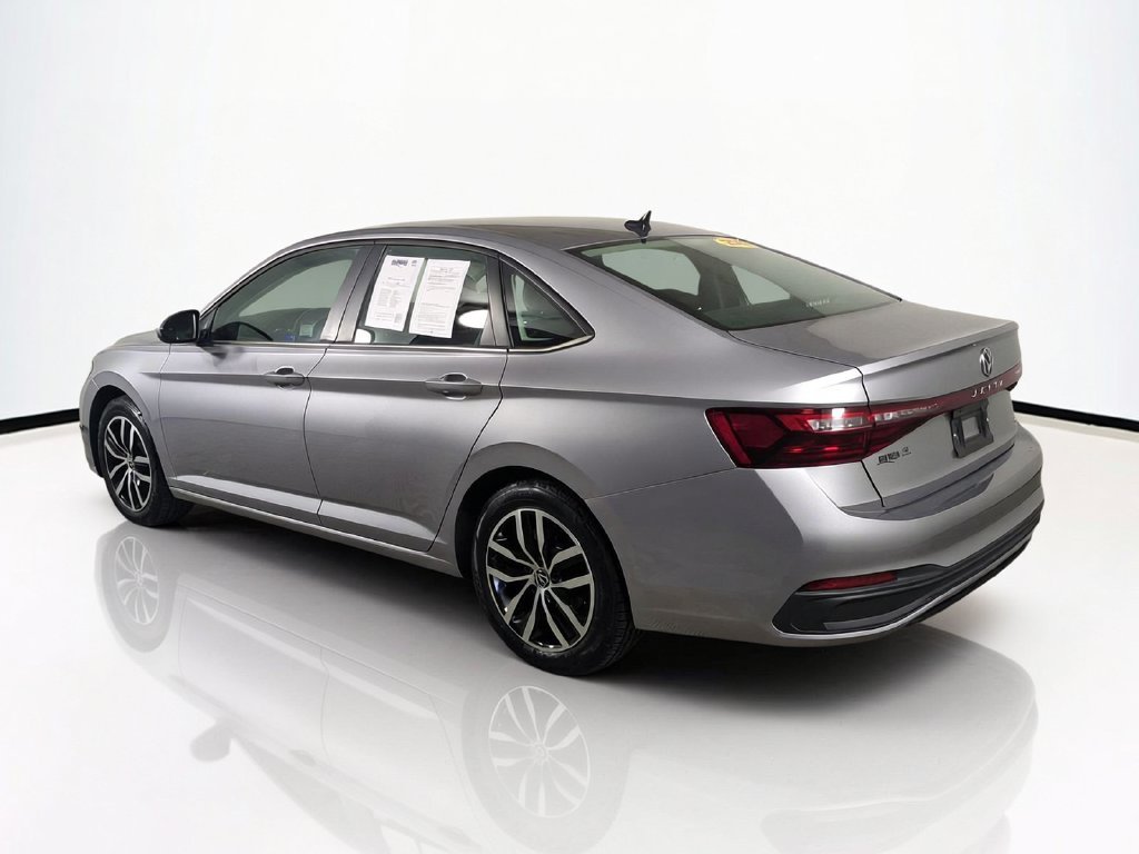2025 Volkswagen Jetta SE - Photo 9