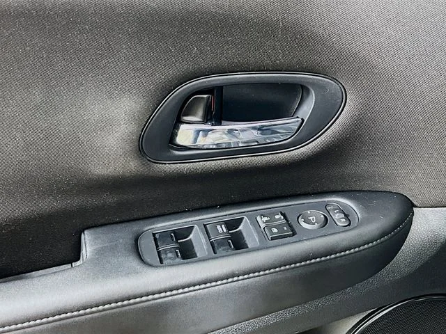 2017 Honda HR-V LX - Photo 9
