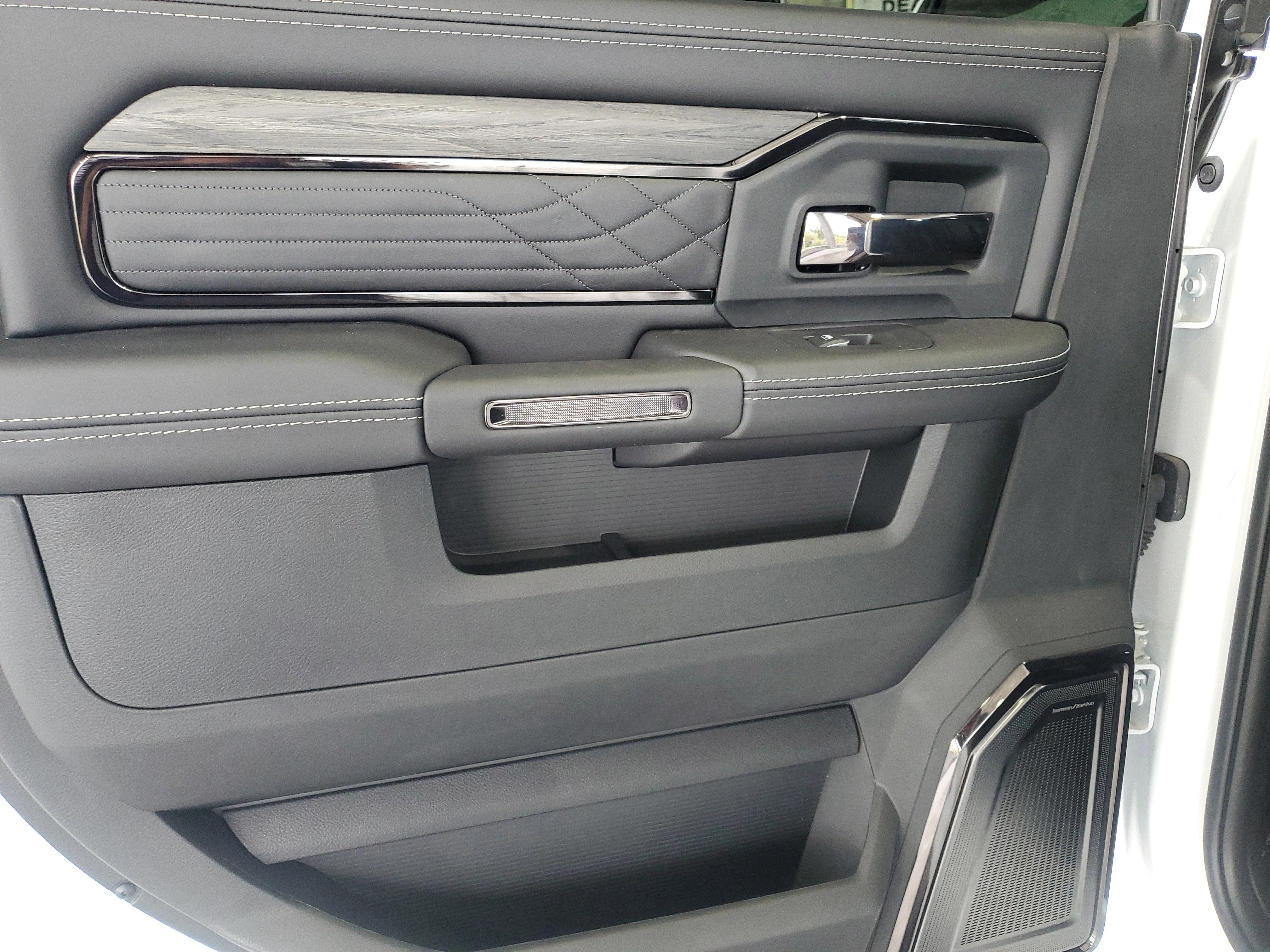 2025 RAM 2500 Limited - Photo 13