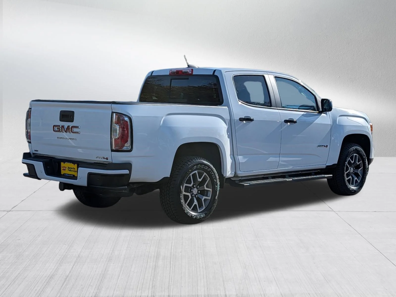 Used 2022 Summit White GMC 4WD AT4 w/Leather image 7