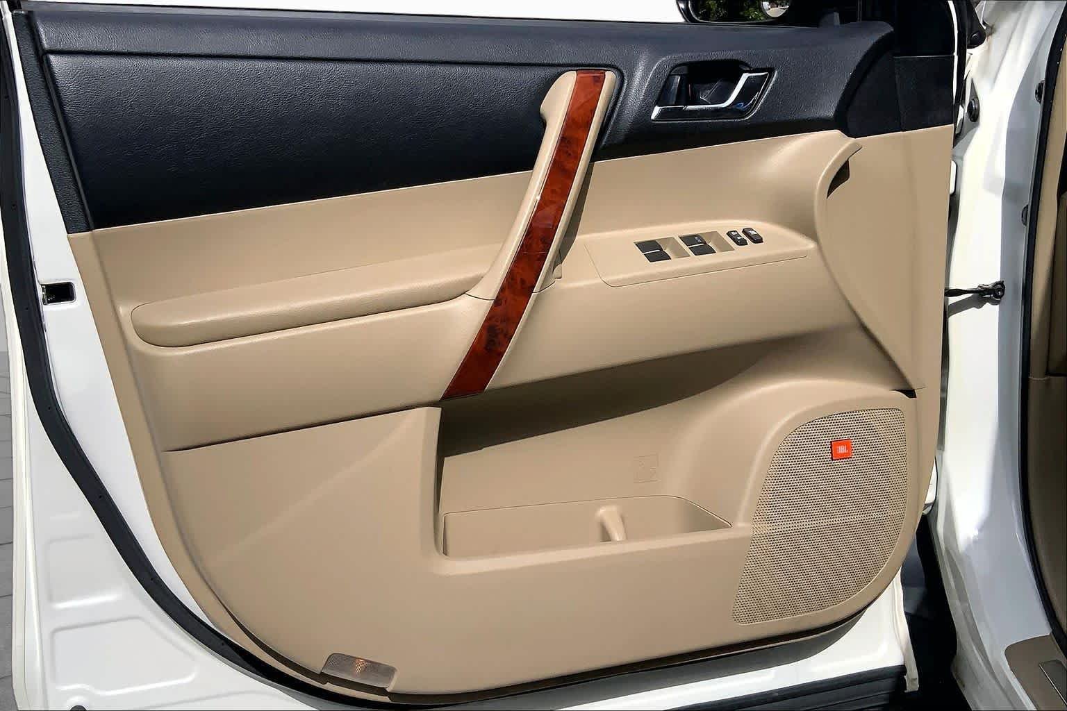 Used 2012 Blizzard Pearl Toyota Limited image 22