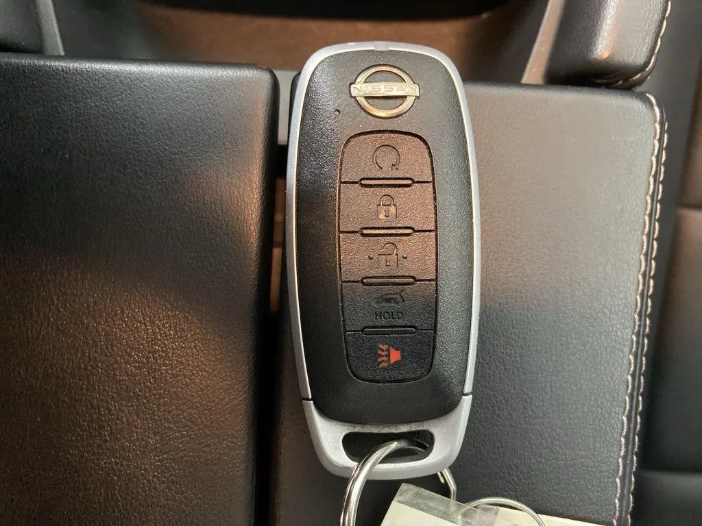 Used 2023 Pearl White Tricoat Nissan SL image 19