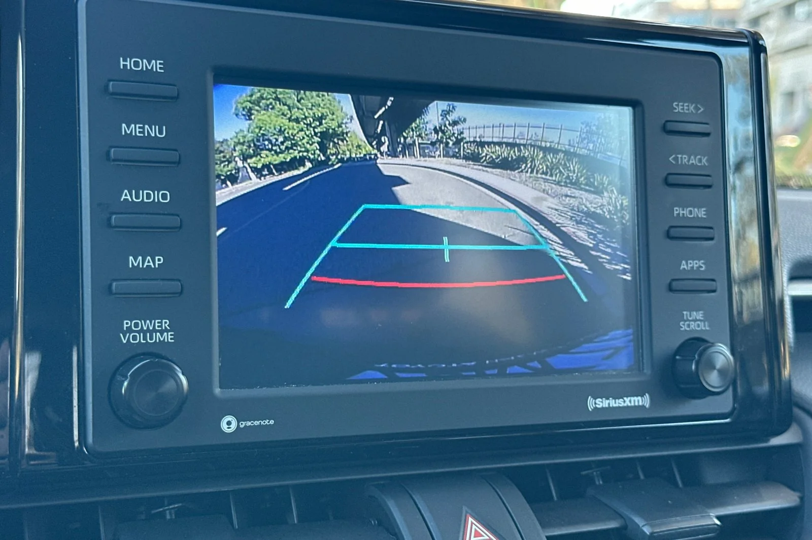 2022 Toyota RAV4 LE - Photo 25