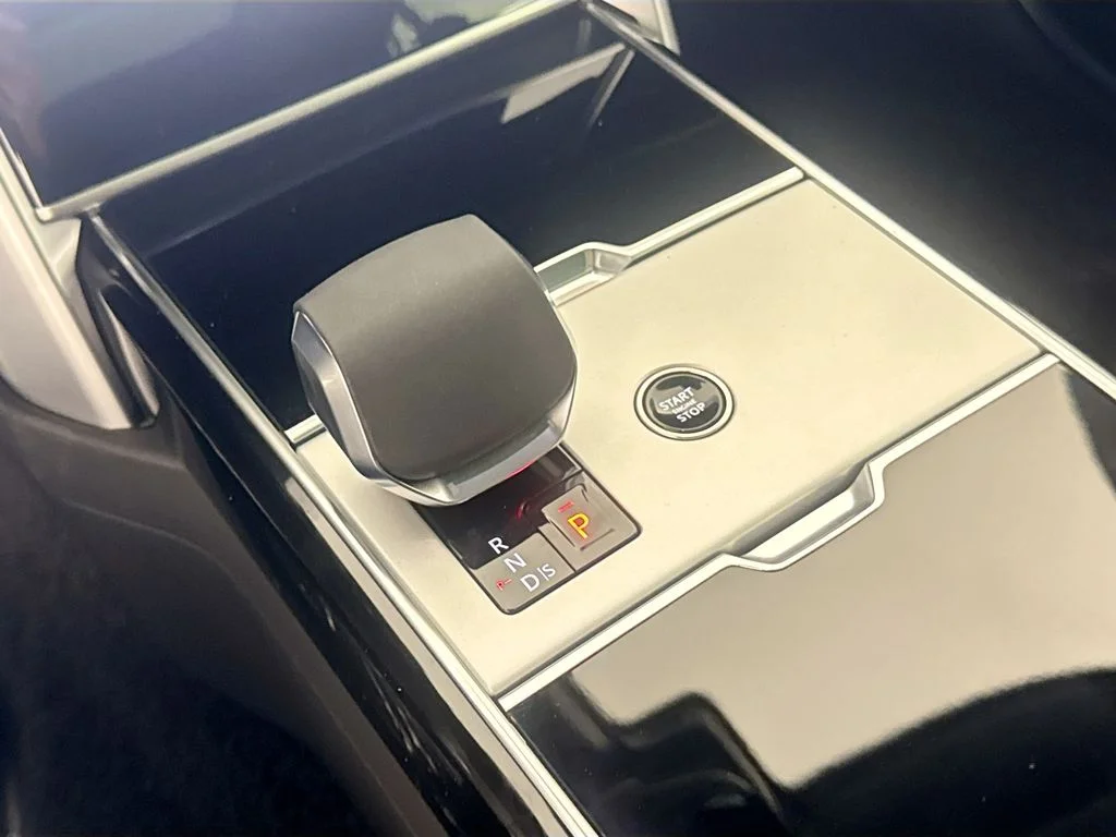 New 2026 Santorini Black Land Rover SE image 13