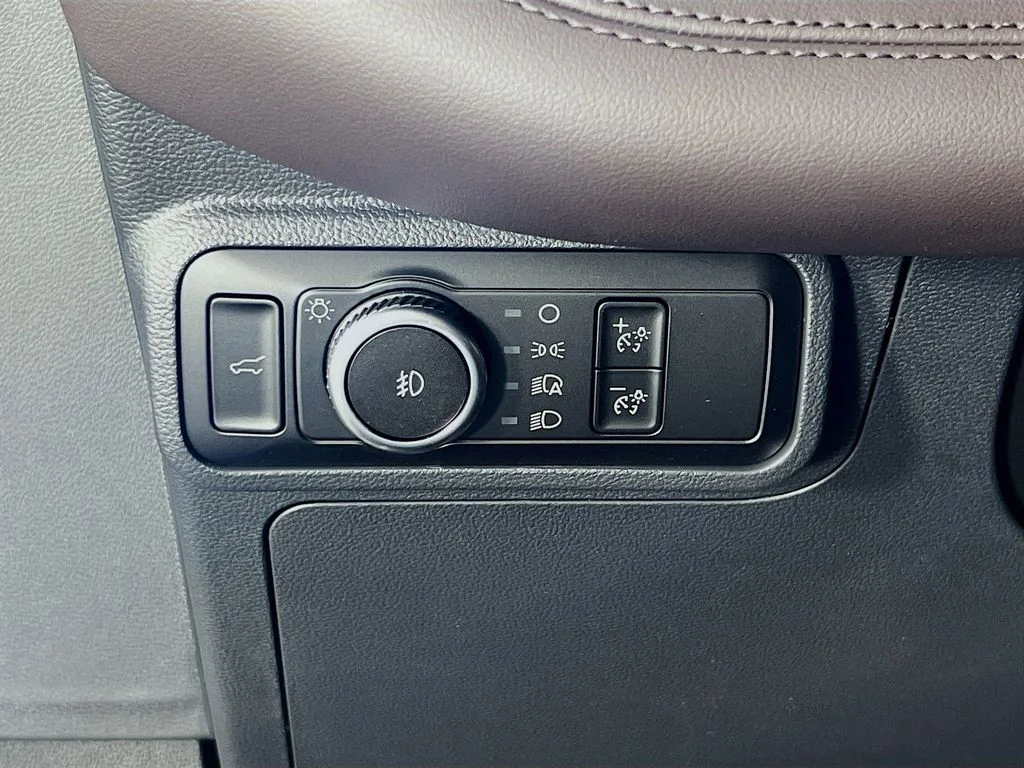 New 2026 Carbonized Gray Metallic Ford Platinum image 21
