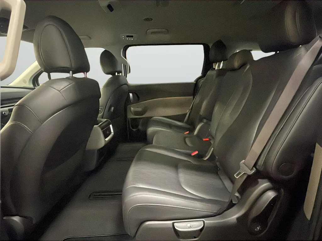Used 2025 White Kia EX image 27