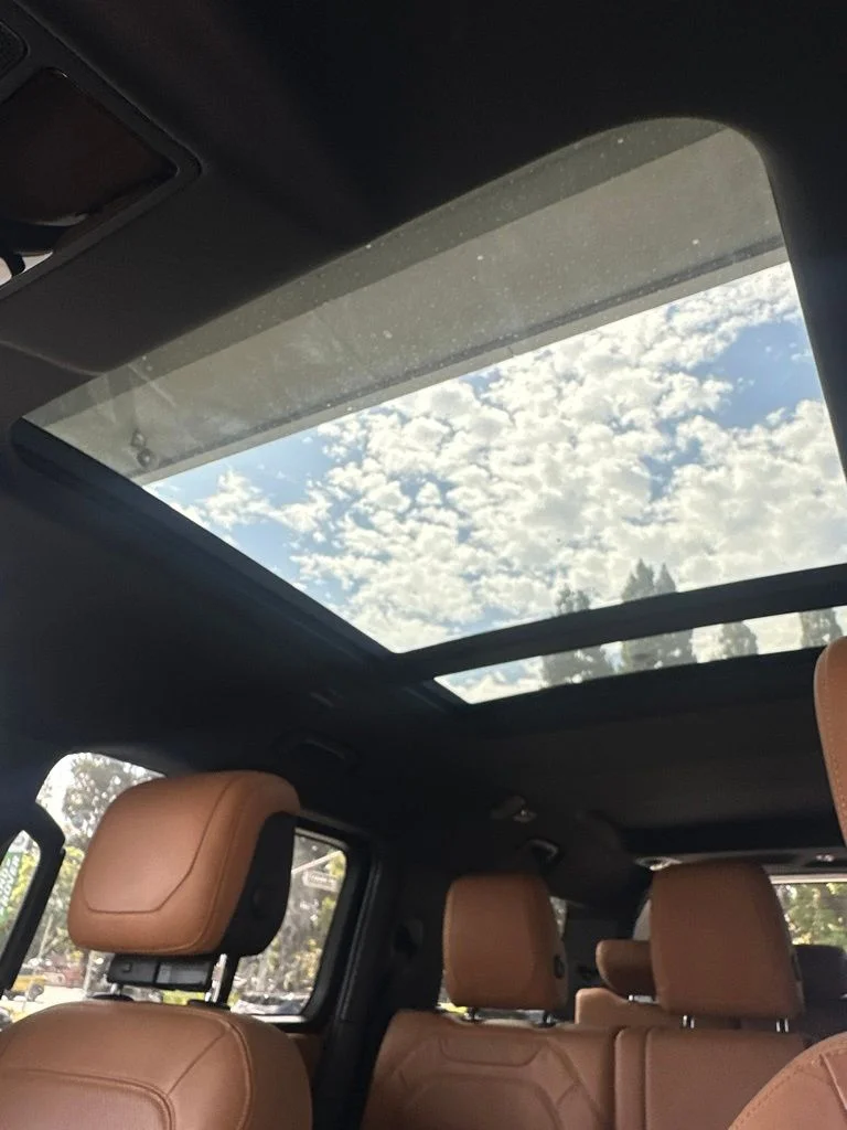 Used 2024  Land Rover S image 7
