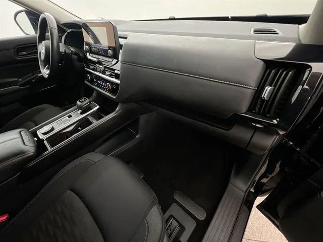 2025 Nissan Pathfinder SV - Photo 13