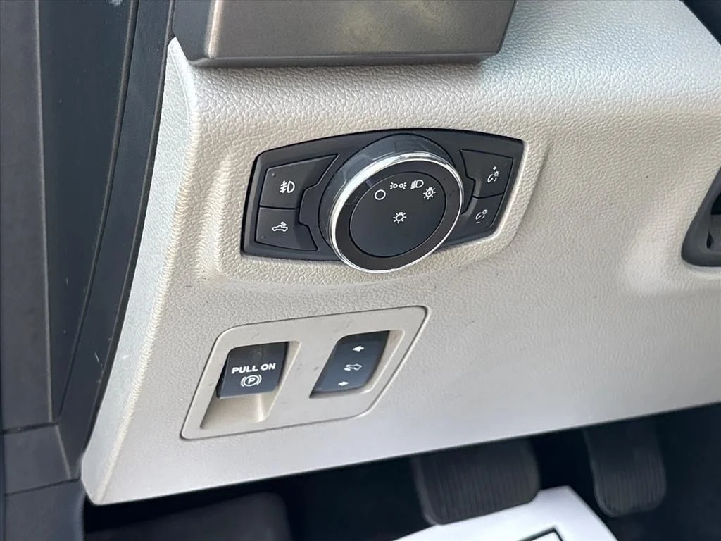 Used 2018 Black Ford XLT image 27