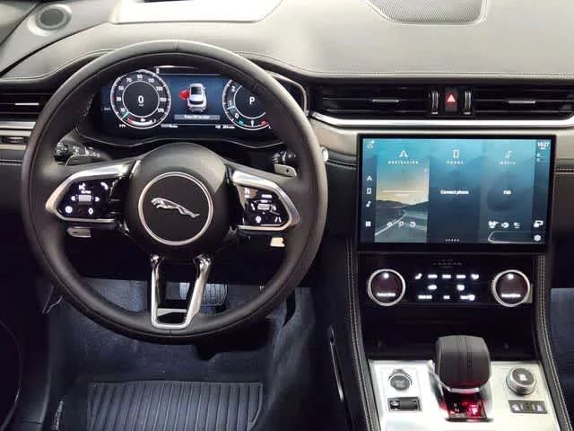 New 2026 Ostuni Pearl White Premium Metallic Jaguar R-Dynamic S image 42