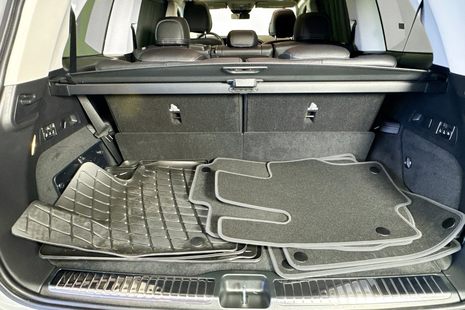New 2026 MANUFAKTUR Alpine Grey Mercedes-Benz GLS 450 image 24