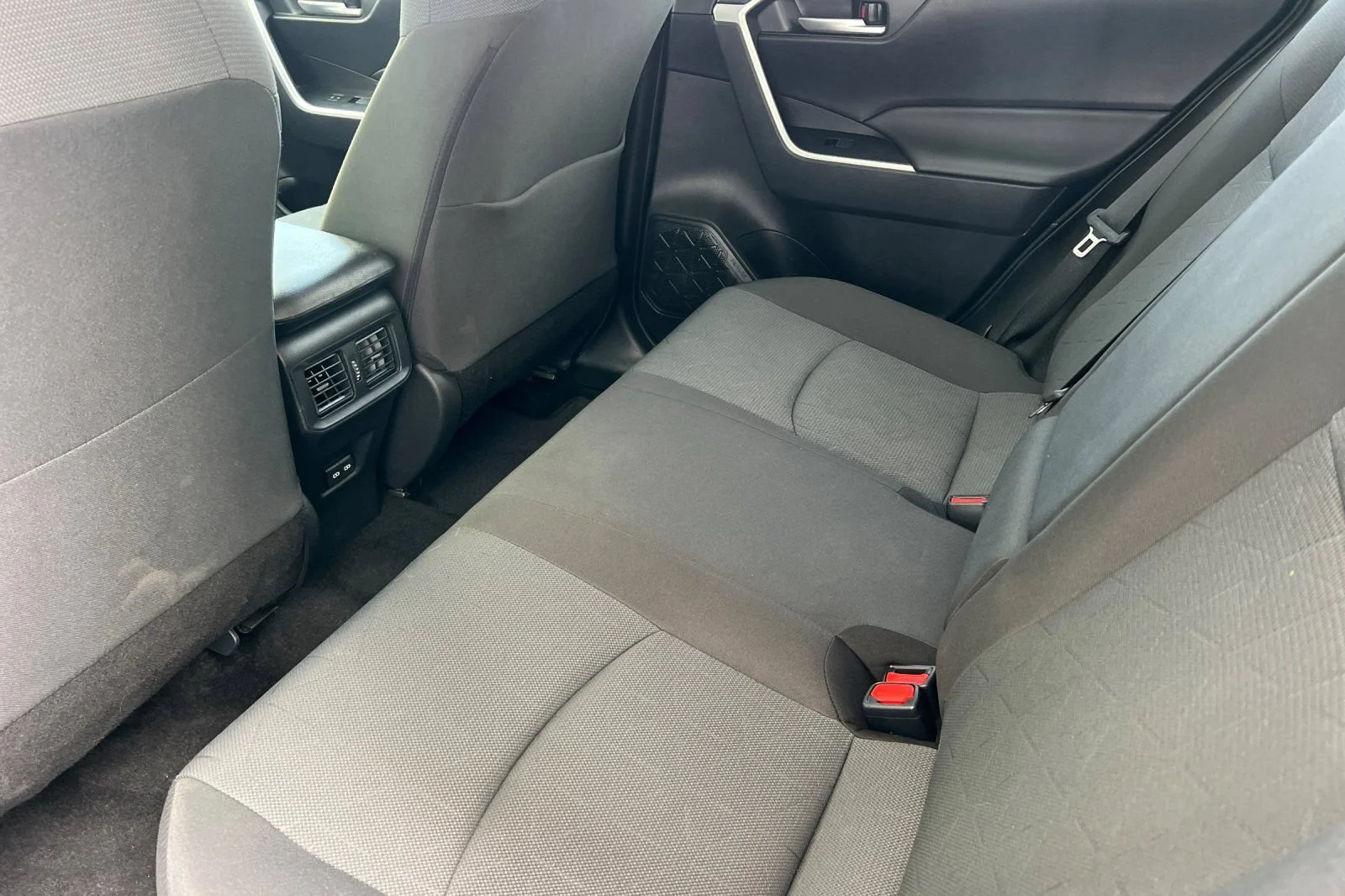 Used 2025 White Toyota Hybrid XLE image 12