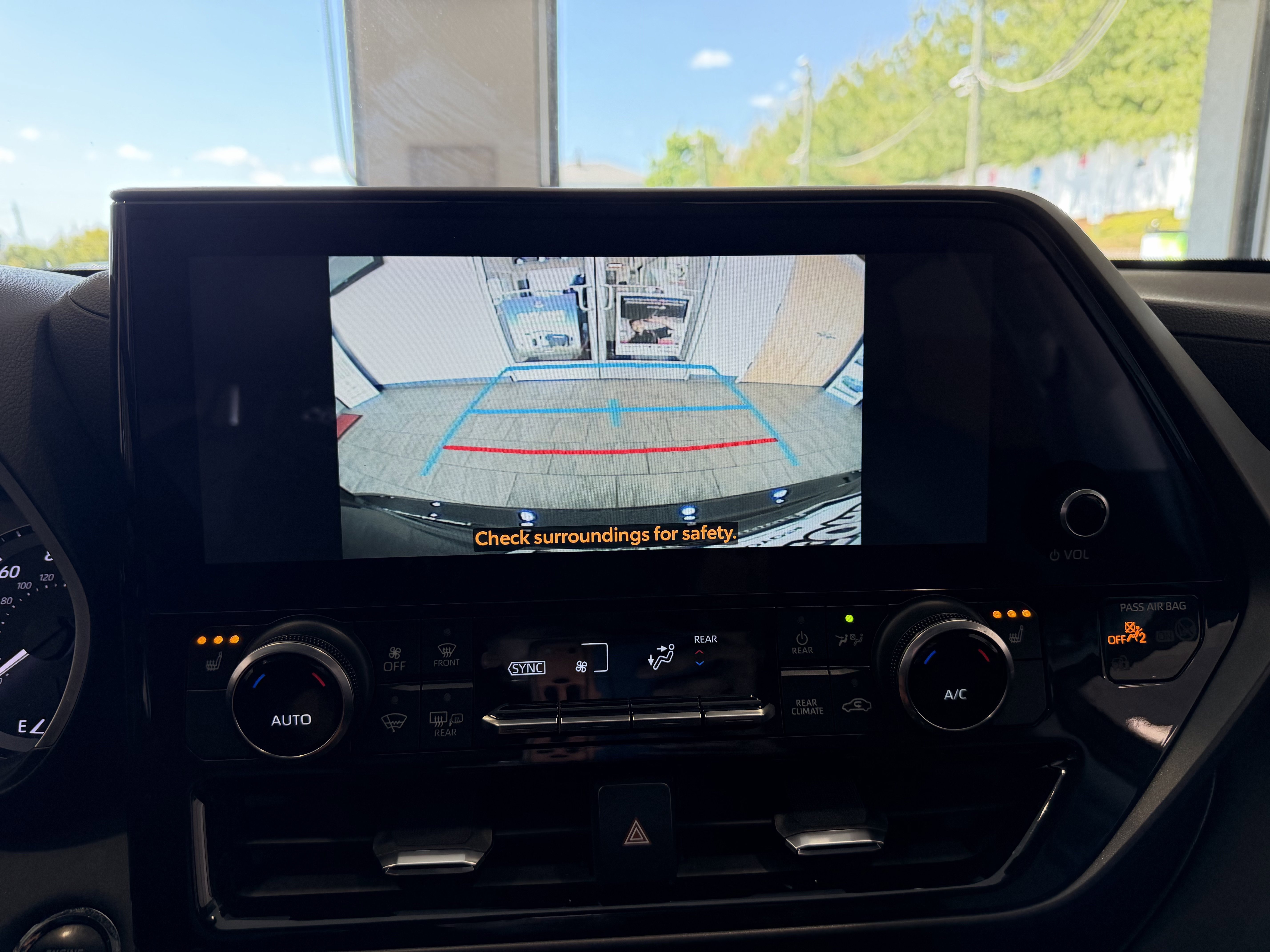 2023 Toyota Highlander XLE - Photo 19