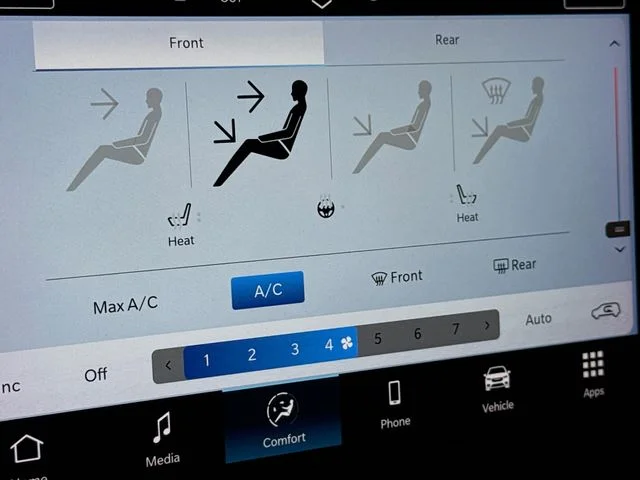 Used 2022 White Chrysler Touring L image 19