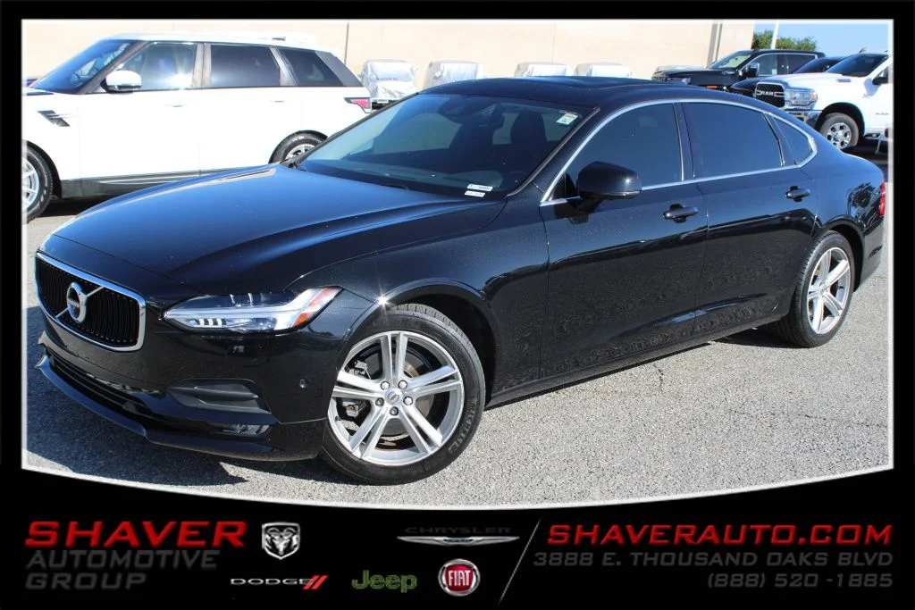 Used 2018 Black Volvo T5 Momentum image 1