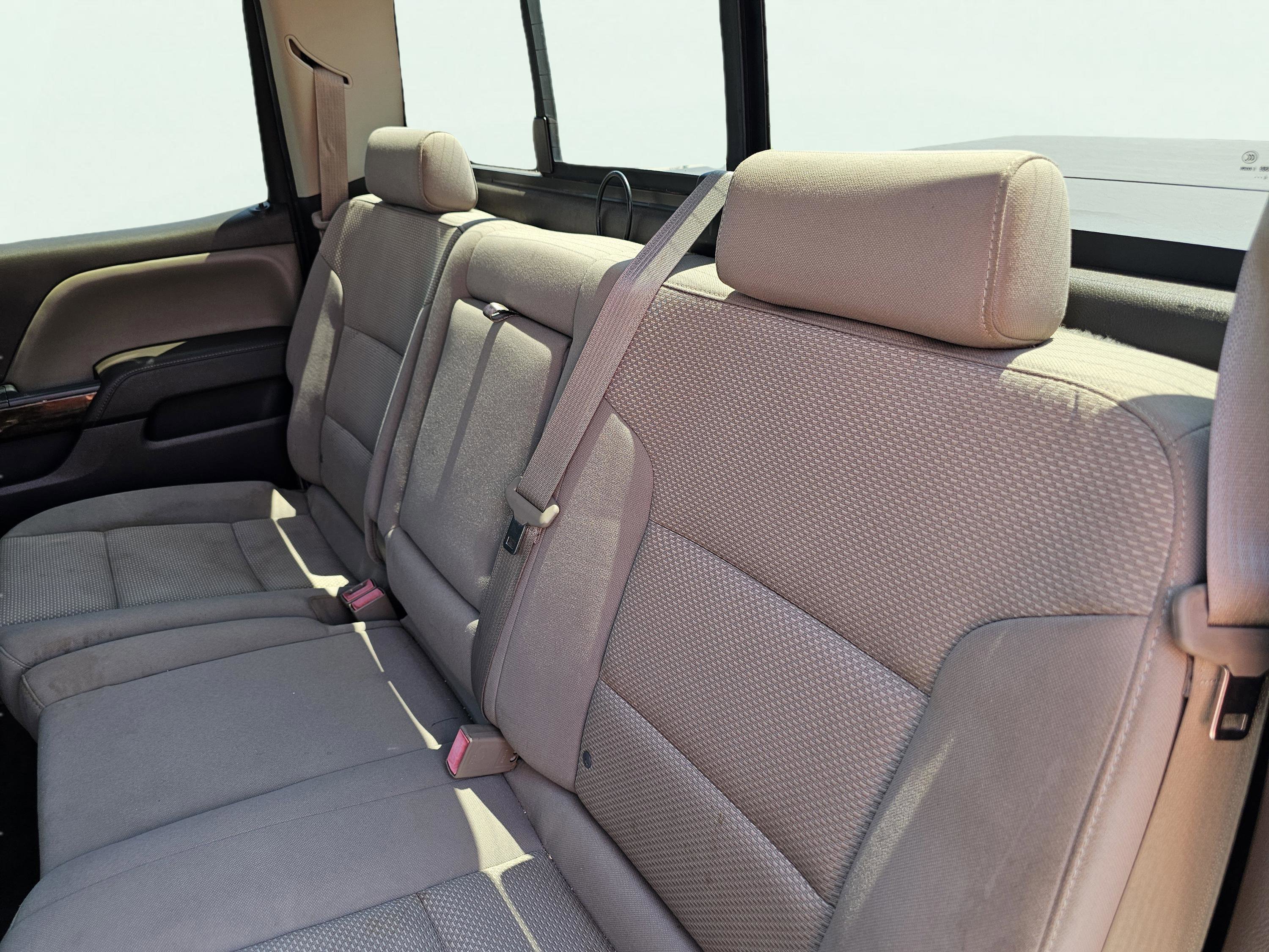 Used 2015 White Diamond Tricoat Chevrolet LT image 30