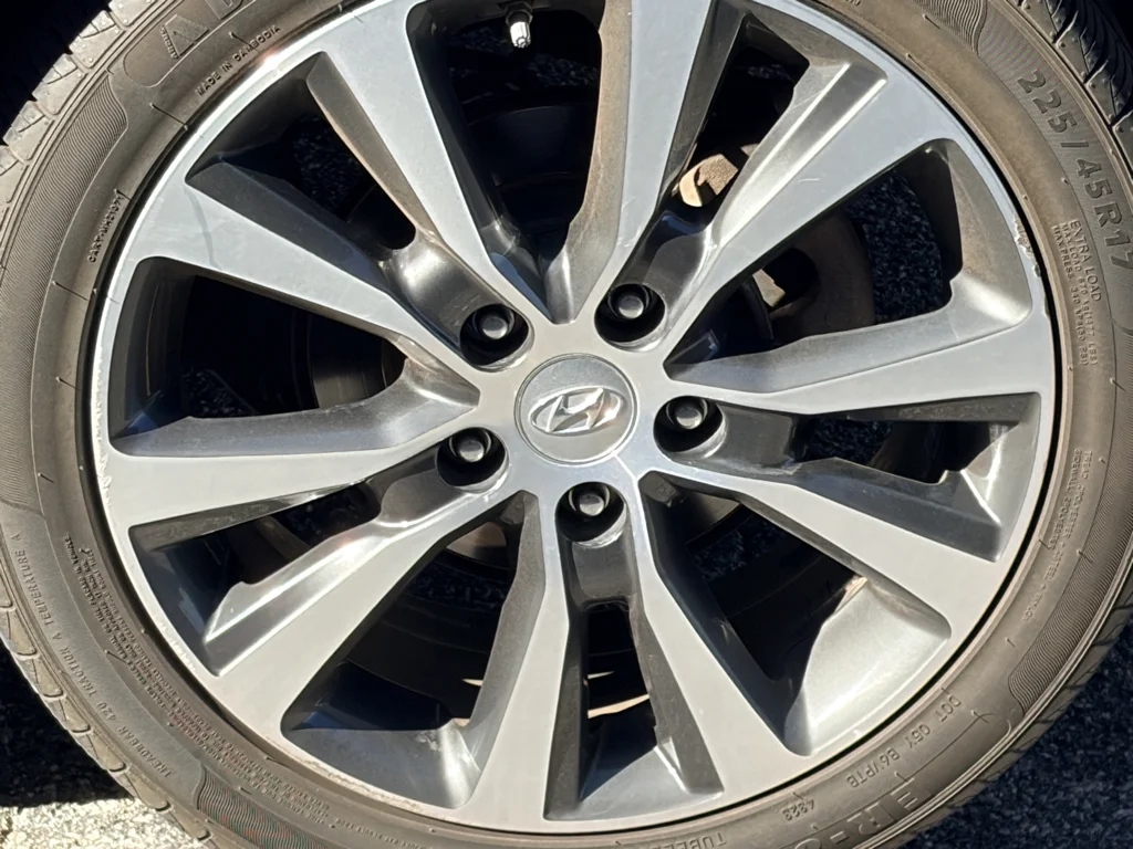 Used 2018 Summit Gray Hyundai Base image 9