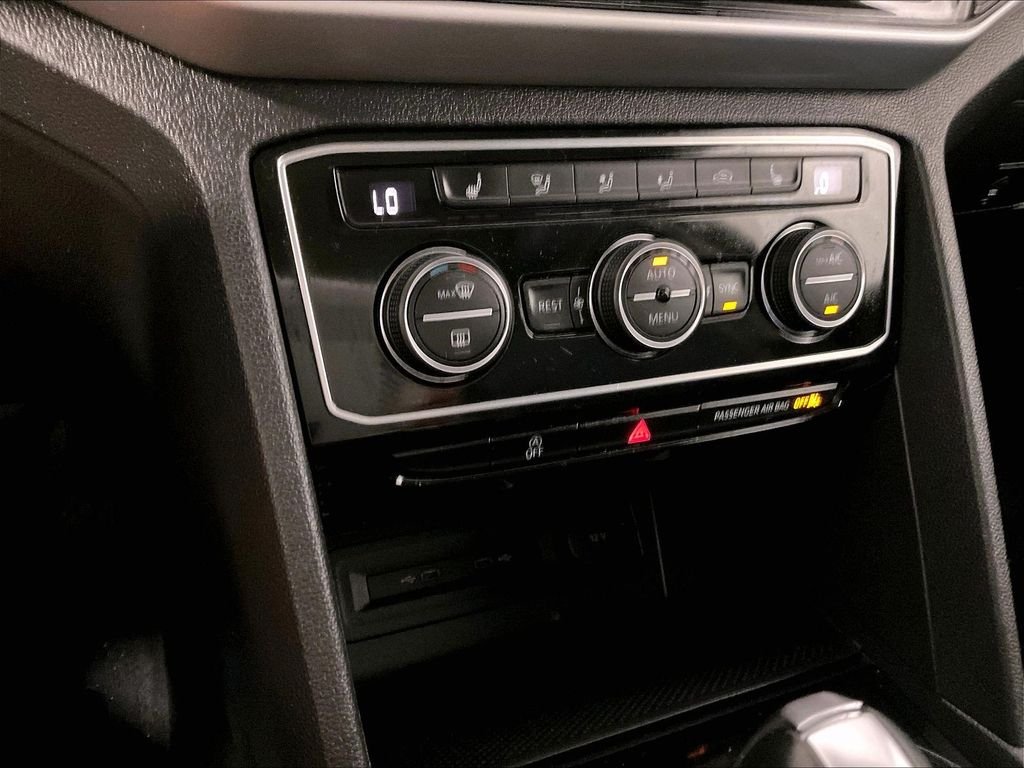 Used 2023 Black Volkswagen 3.6L V6 SE w/Technology image 27
