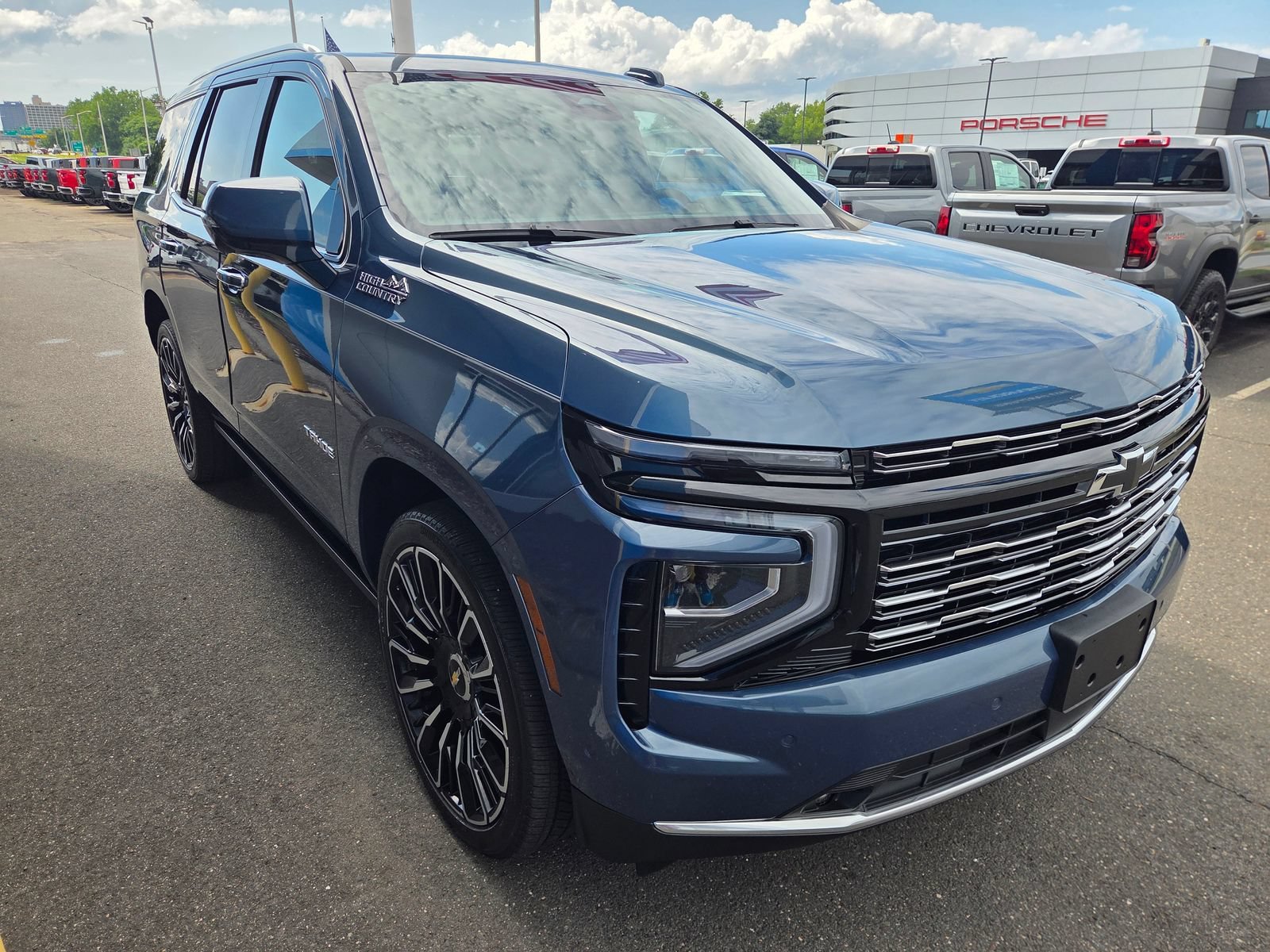 Used 2026 Lakeshore Blue Metallic Chevrolet High Country Deluxe with 24in Wheels - Technology & Entertainment - Super Cruise - Panoramic Sunroof image 3