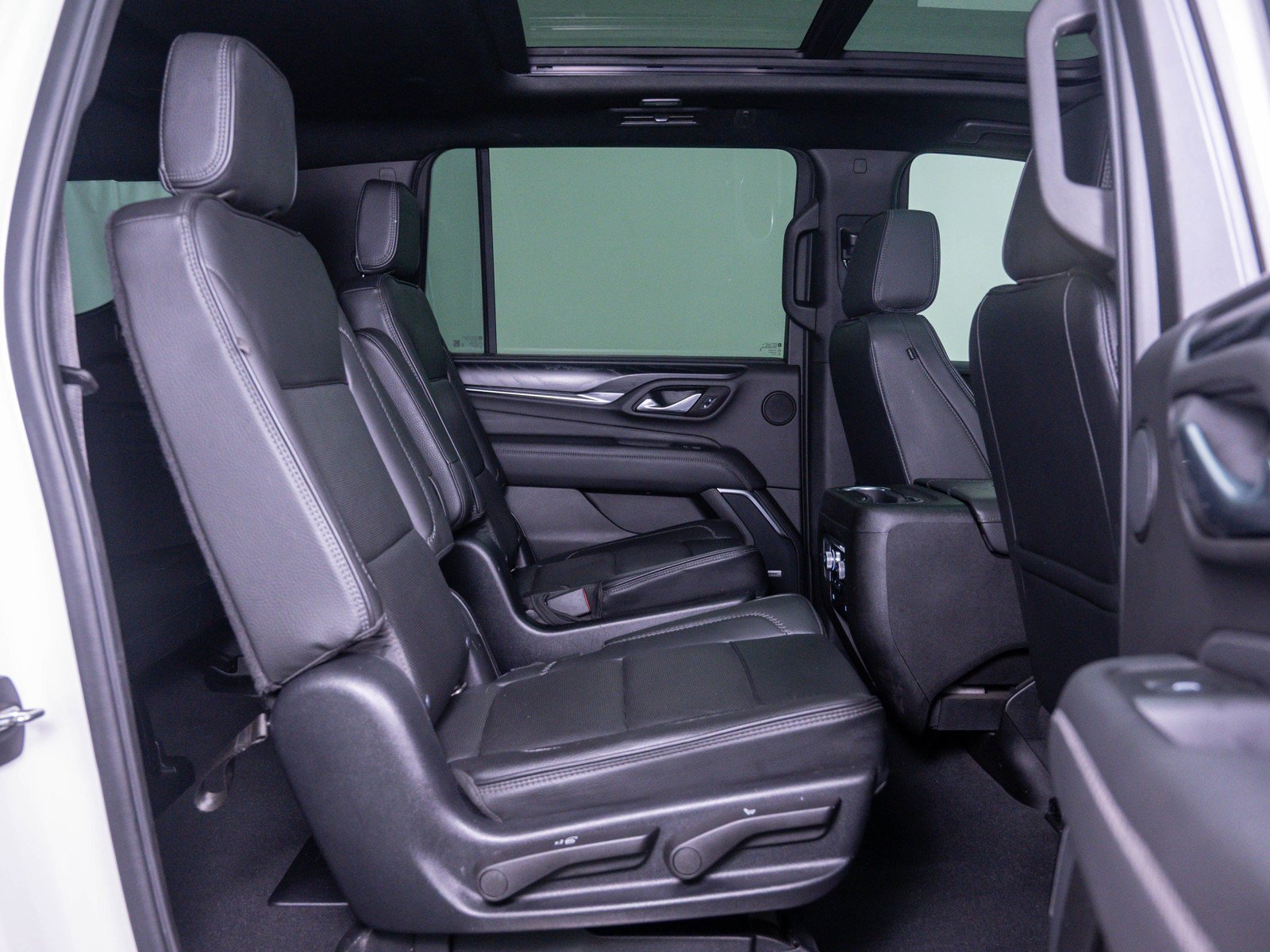 Used 2022 White Frost Tricoat GMC Denali image 13