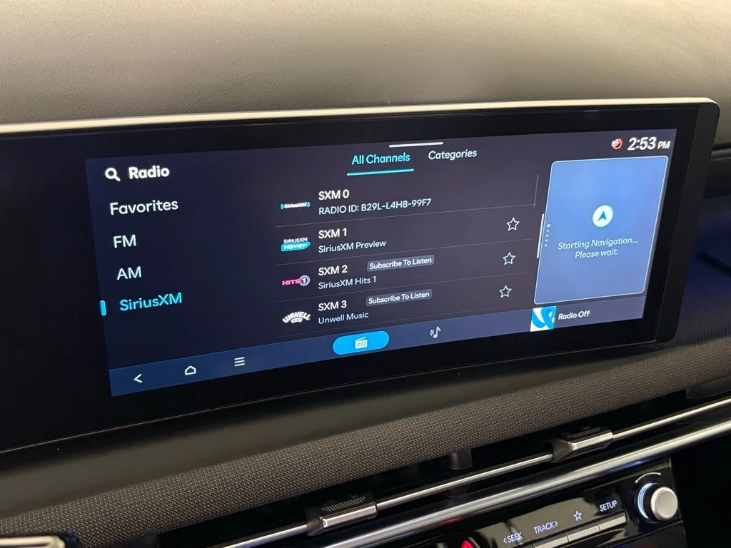 Used 2025 Green Hyundai Limited image 26