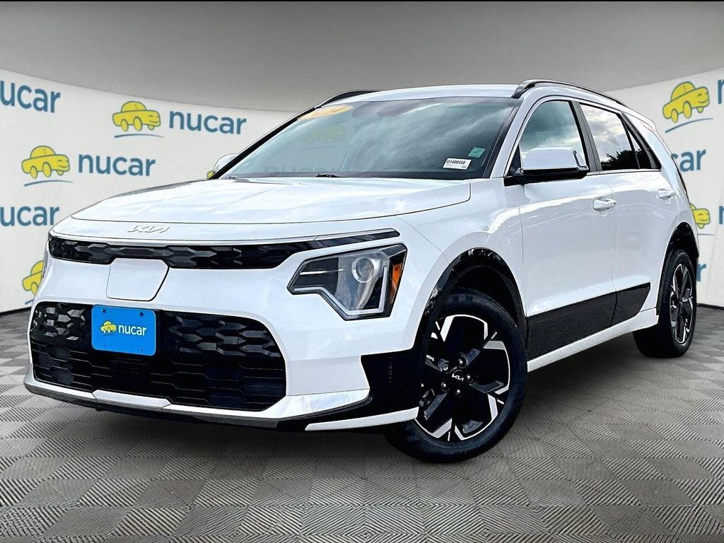 Used 2024 White Kia Wind image 3