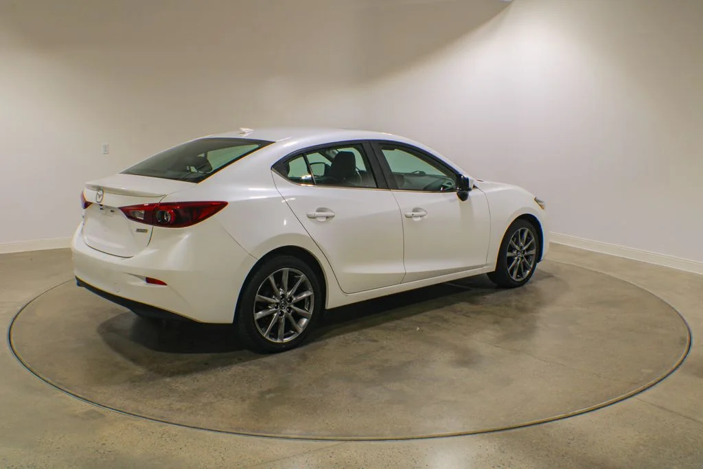 Used 2018 Snowflake White Pearl Mazda Grand Touring image 5
