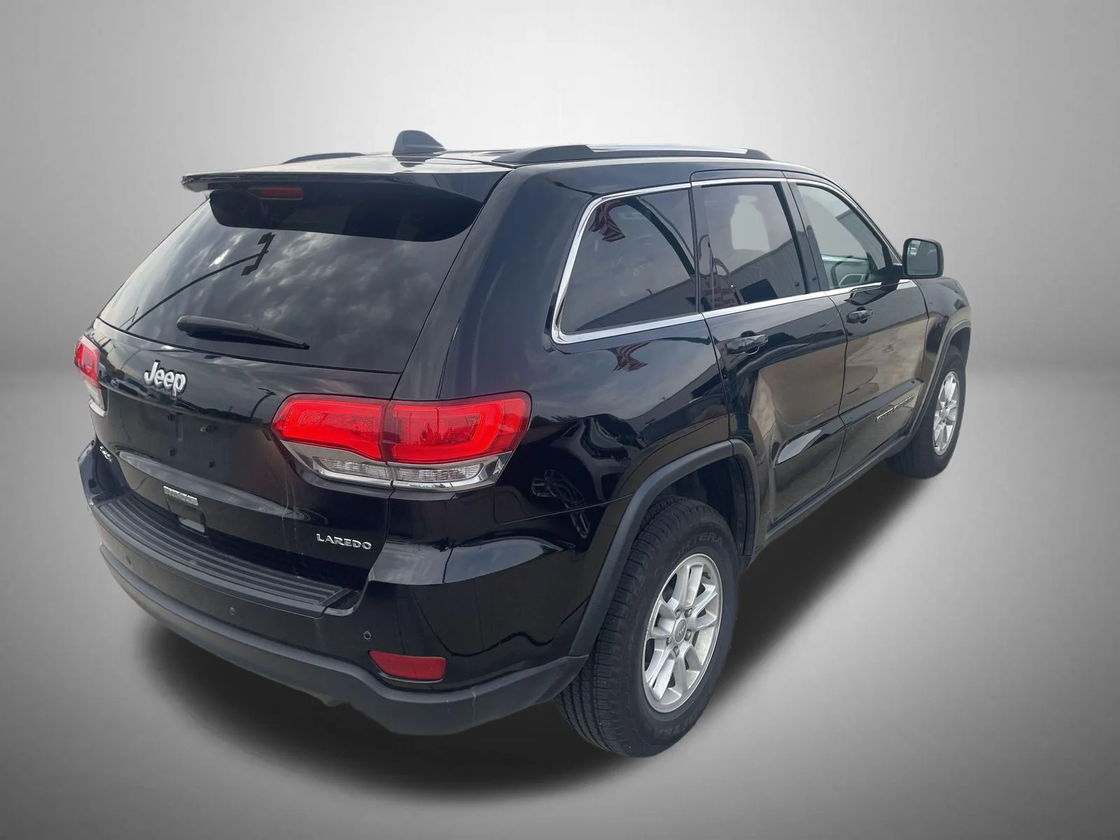 Used 2019 Black Jeep Laredo E image 3