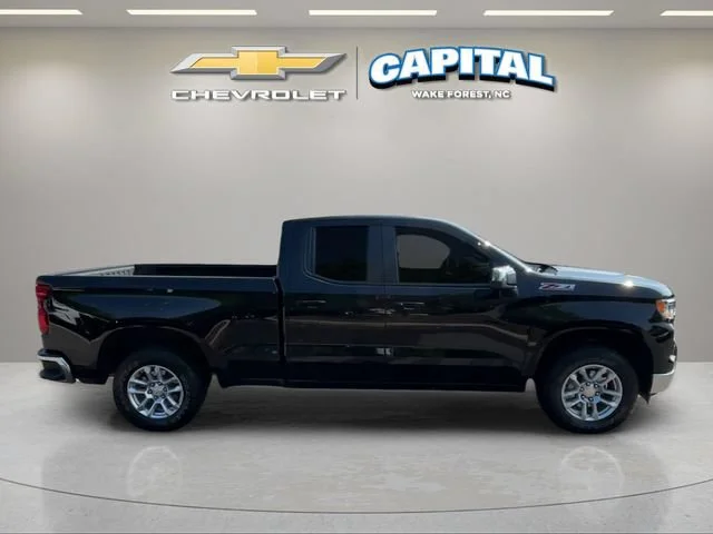 Used 2025 Black Chevrolet LT image 6