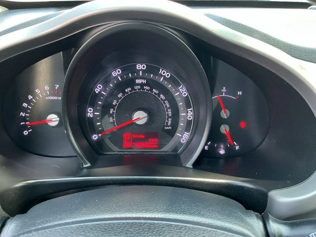 Used 2016 Silver Kia LX image 13