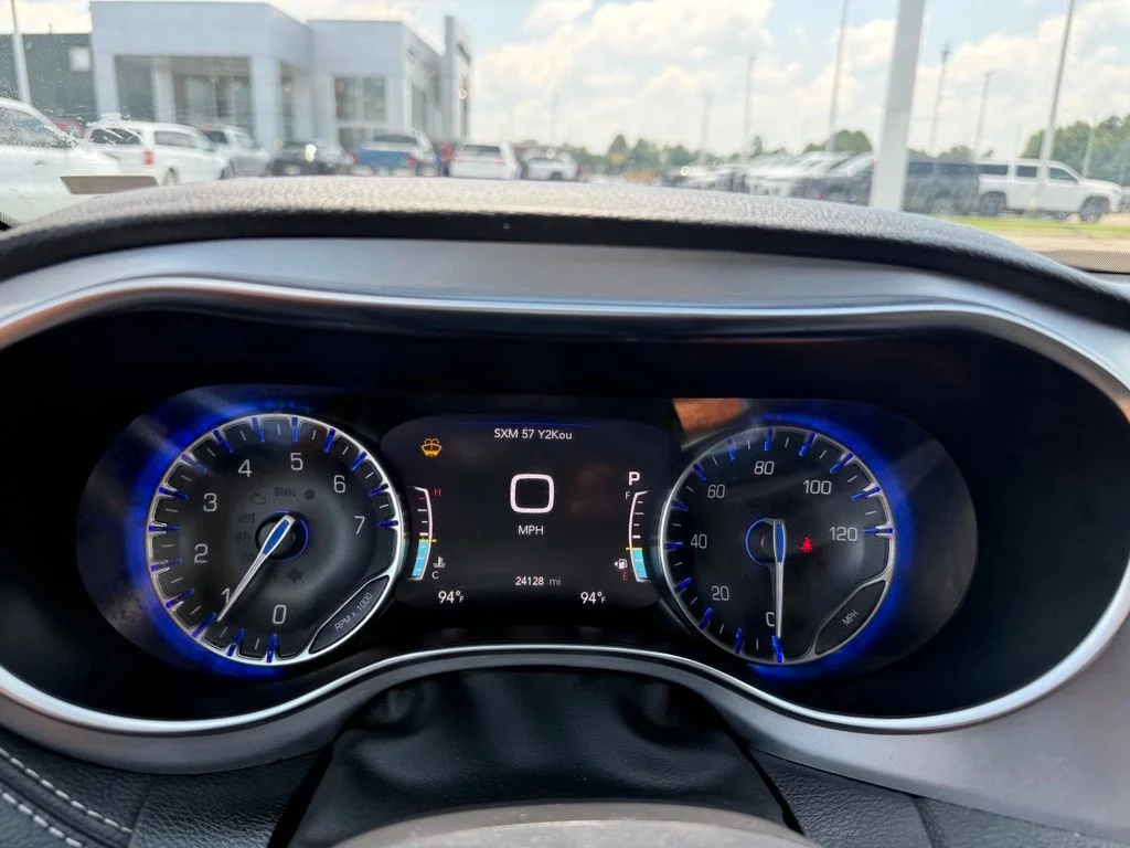 Used 2025 White Chrysler Limited image 13