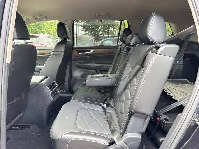 Used 2024  Volkswagen 2.0T SE w/Technology image 13