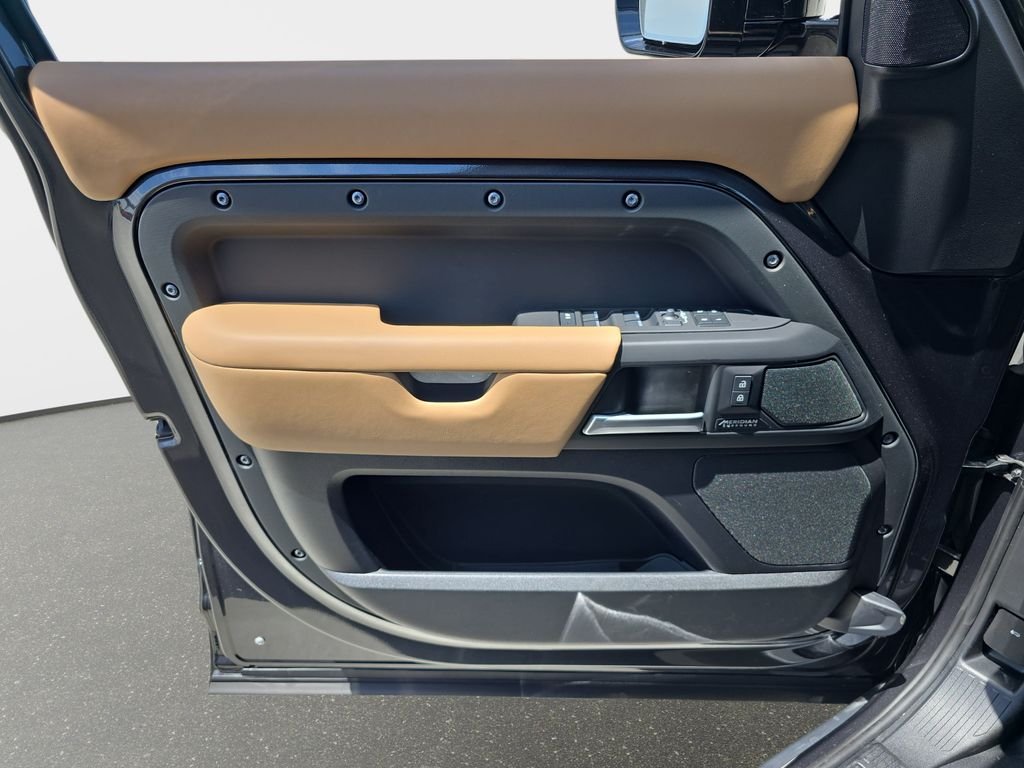 New 2026 Carpathian Grey Land Rover X-Dynamic SE image 28