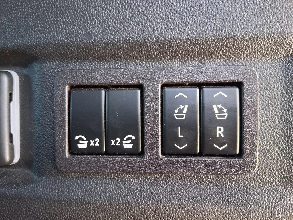 Used 2023 Summit White GMC Denali image 7