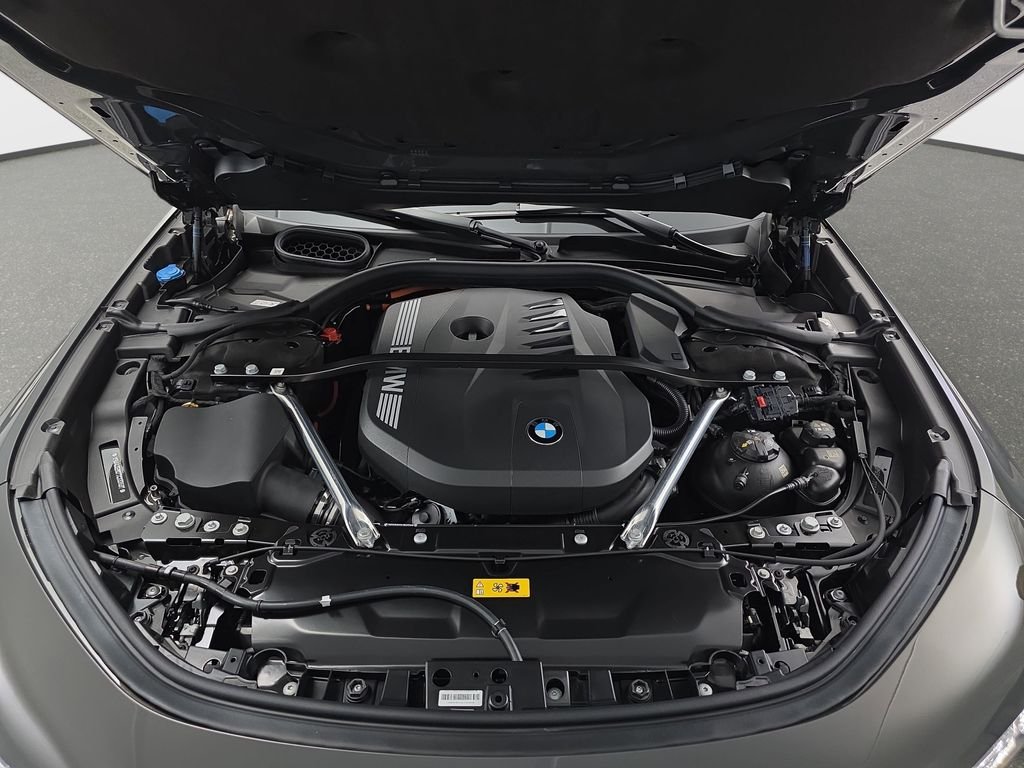 2026 BMW 7 Series 750e - Photo 30