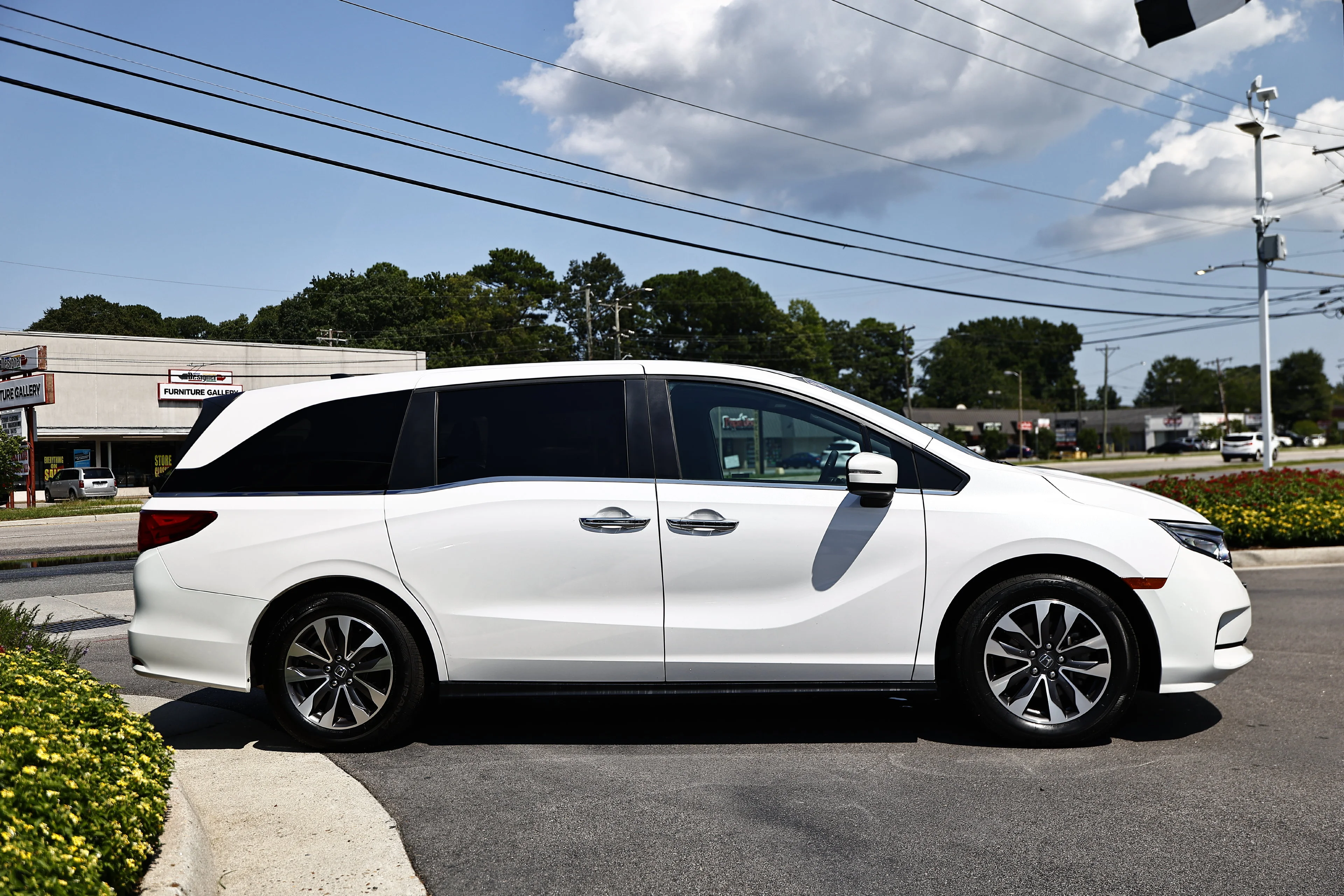 Used 2024 Platinum White Pearl Honda EX-L image 8