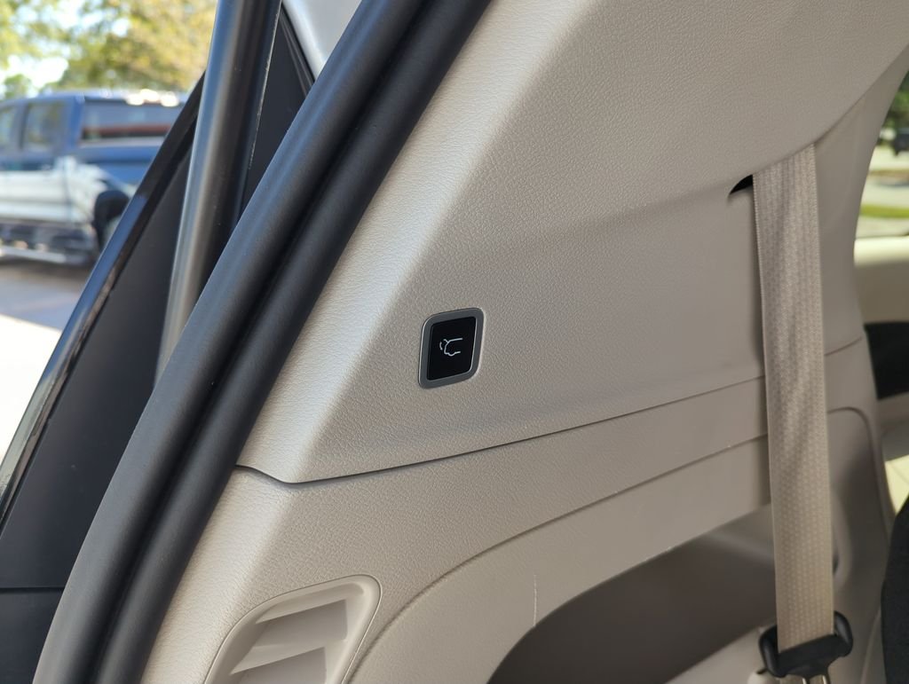 Used 2023 Silver Chrysler Touring L image 28