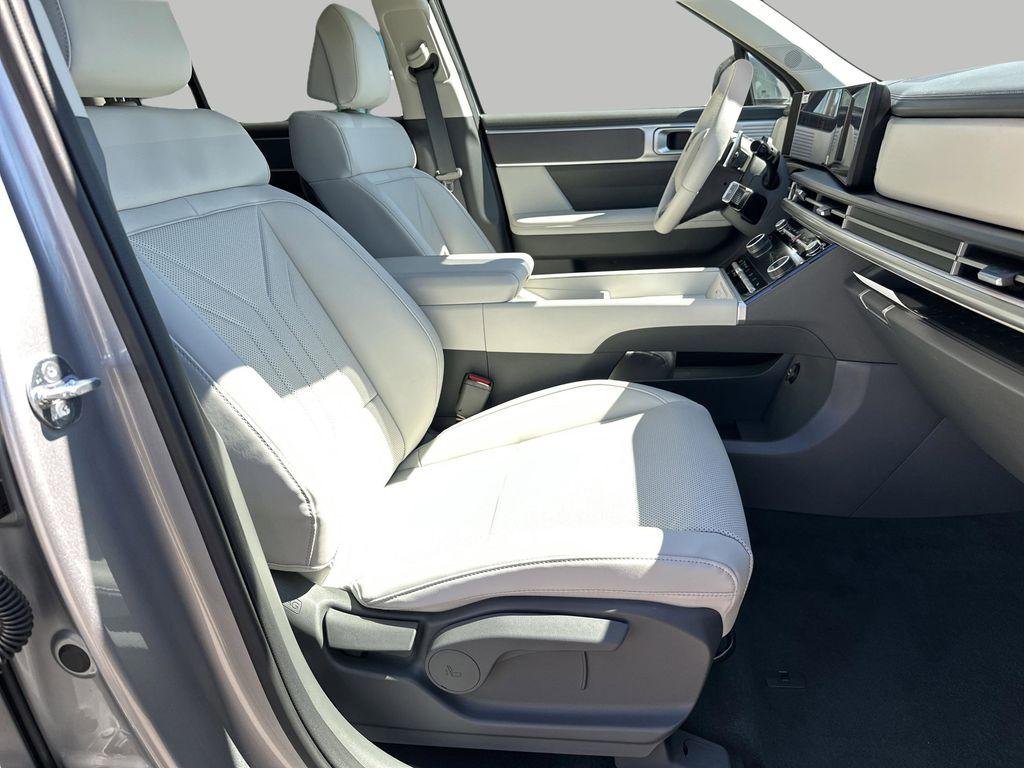 New 2026 Shimmering Silver Pearl Hyundai SEL FWD image 27