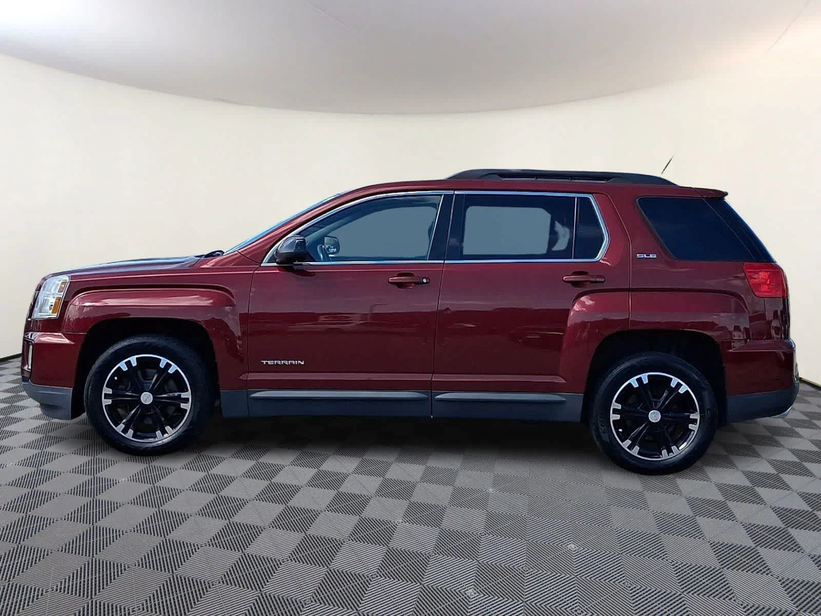 Used 2017 Crimson Red Tintcoat GMC SLE image 8