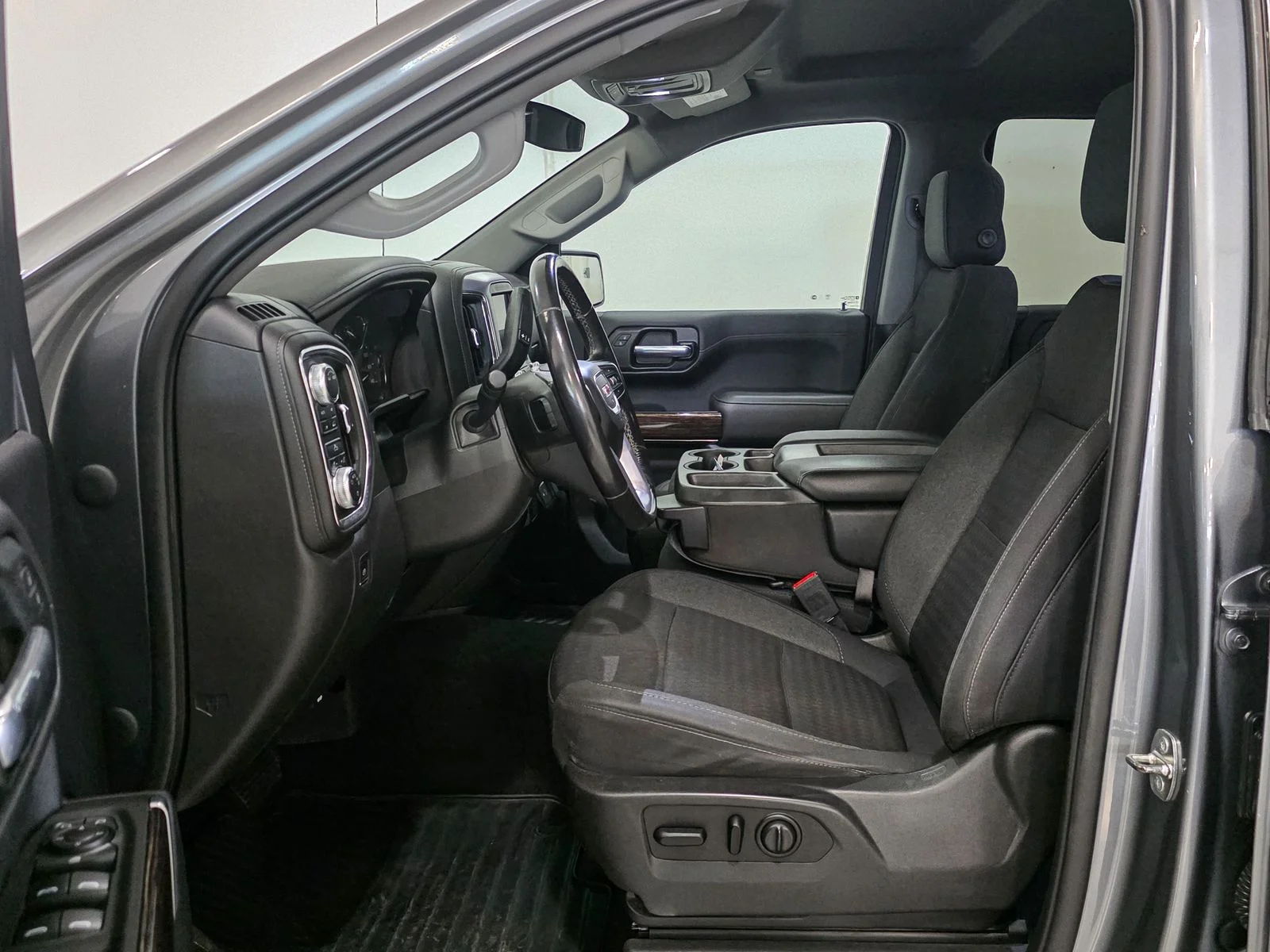 Used 2020 Gray GMC SLE image 20