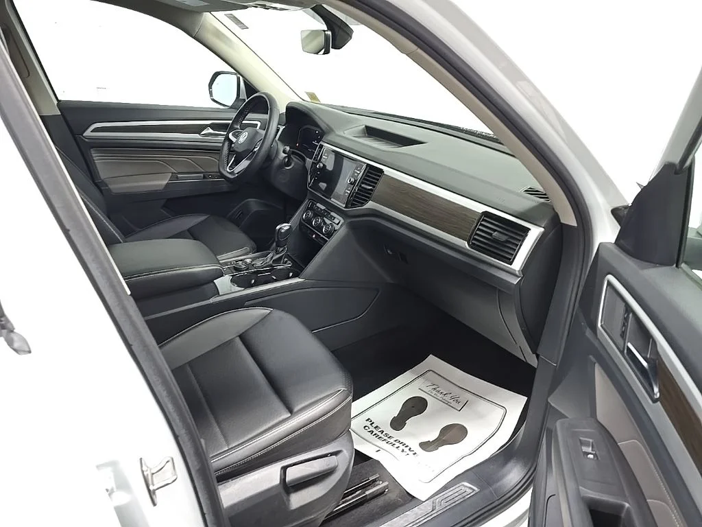 Used 2022 White Volkswagen 3.6L V6 SE w/Technology image 15