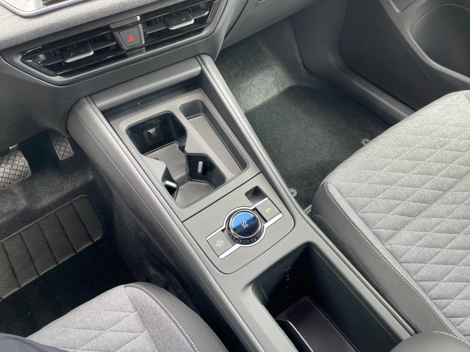 New 2026 pure white Volkswagen S image 27