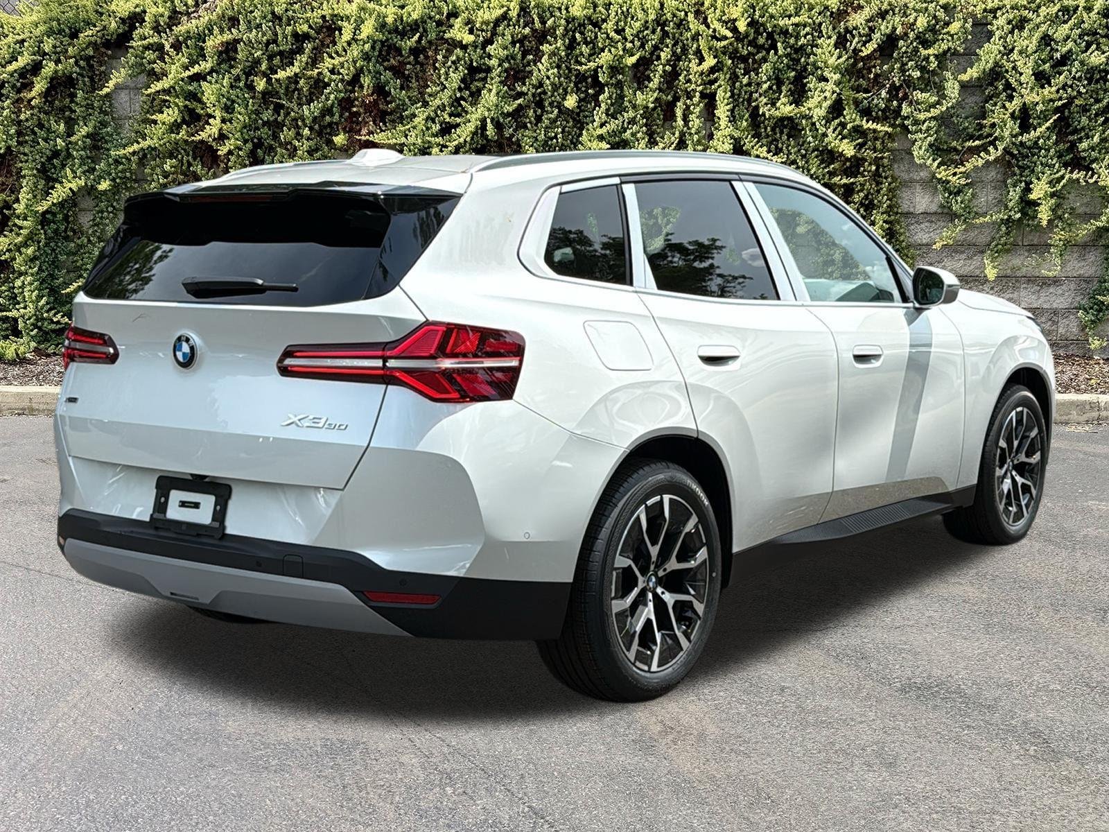 New 2026 Mineral White Metallic BMW 30 xDrive image 4