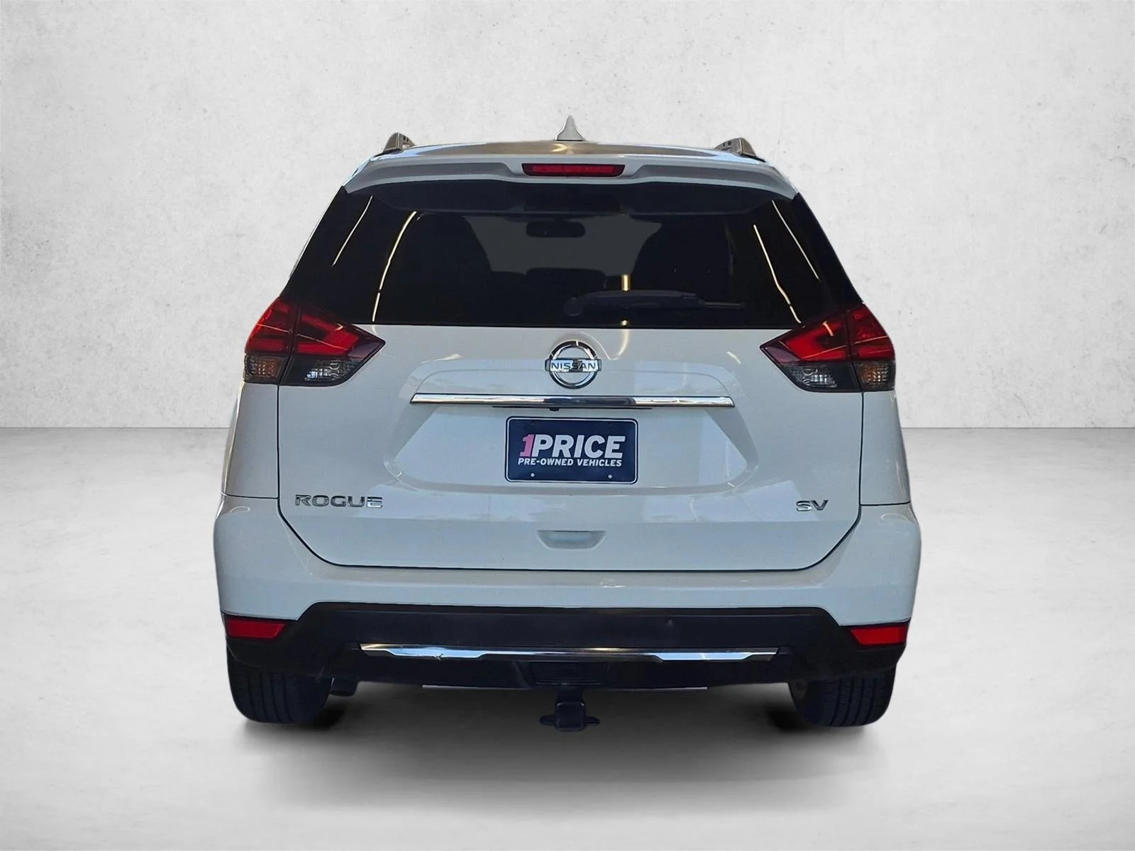 Used 2017 Glacier White Nissan SV image 7