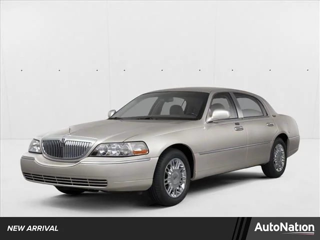 2011 Lincoln Town Car Signature Limited's photo