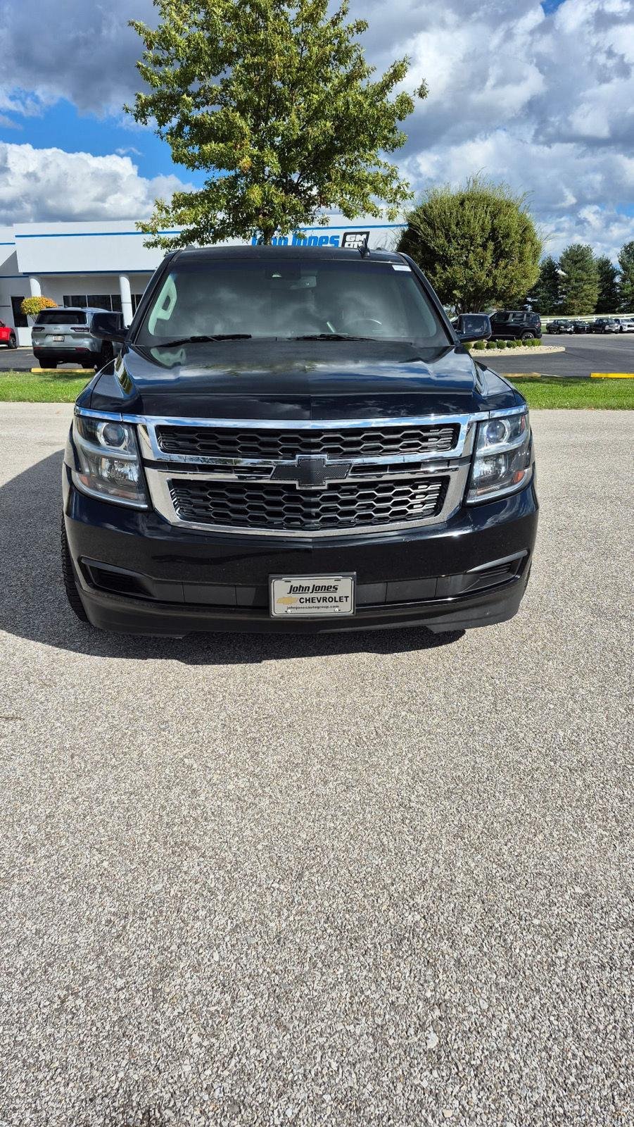 2017 Chevrolet Tahoe LT photo 2
