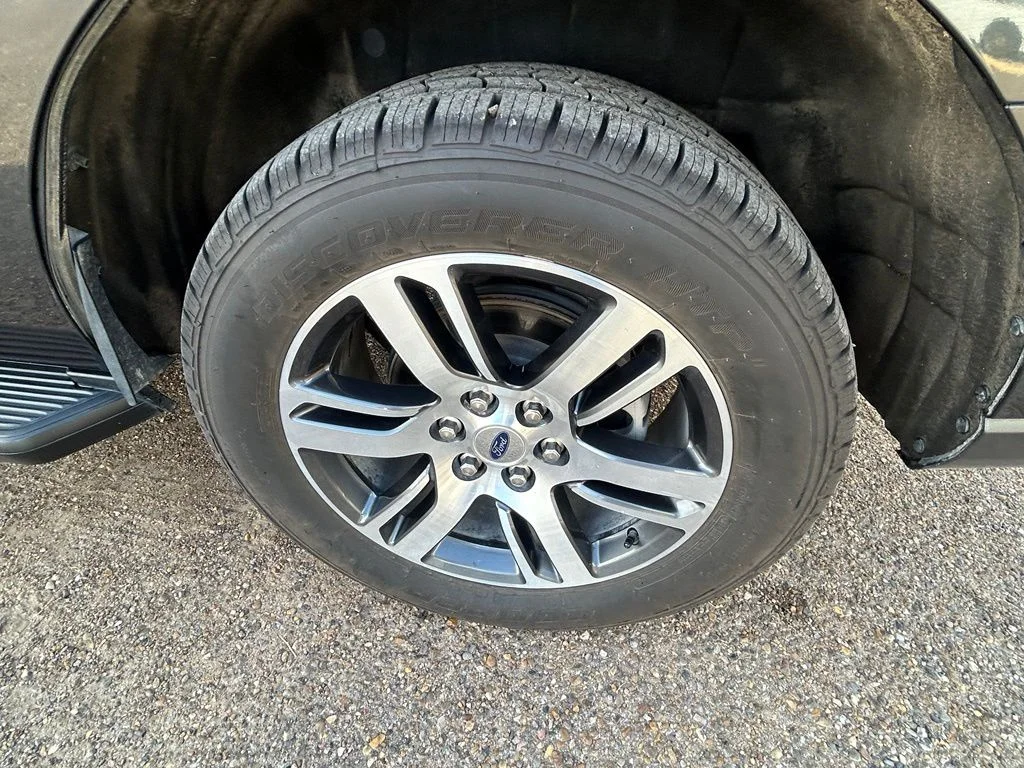 Used 2024 Gray Ford XLT image 8